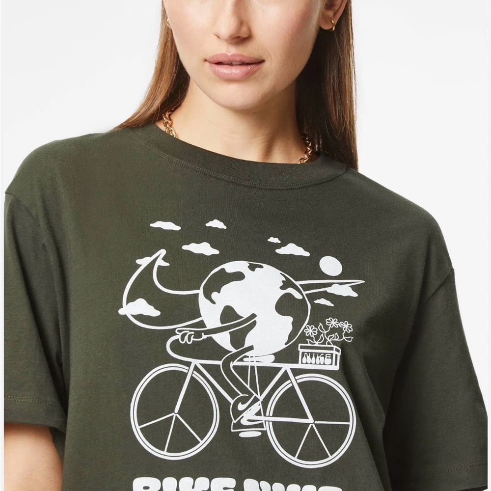 Nike Bike Nike Women’s Earth Day T Shirt White Graphic Boyfriend Tee Sz M